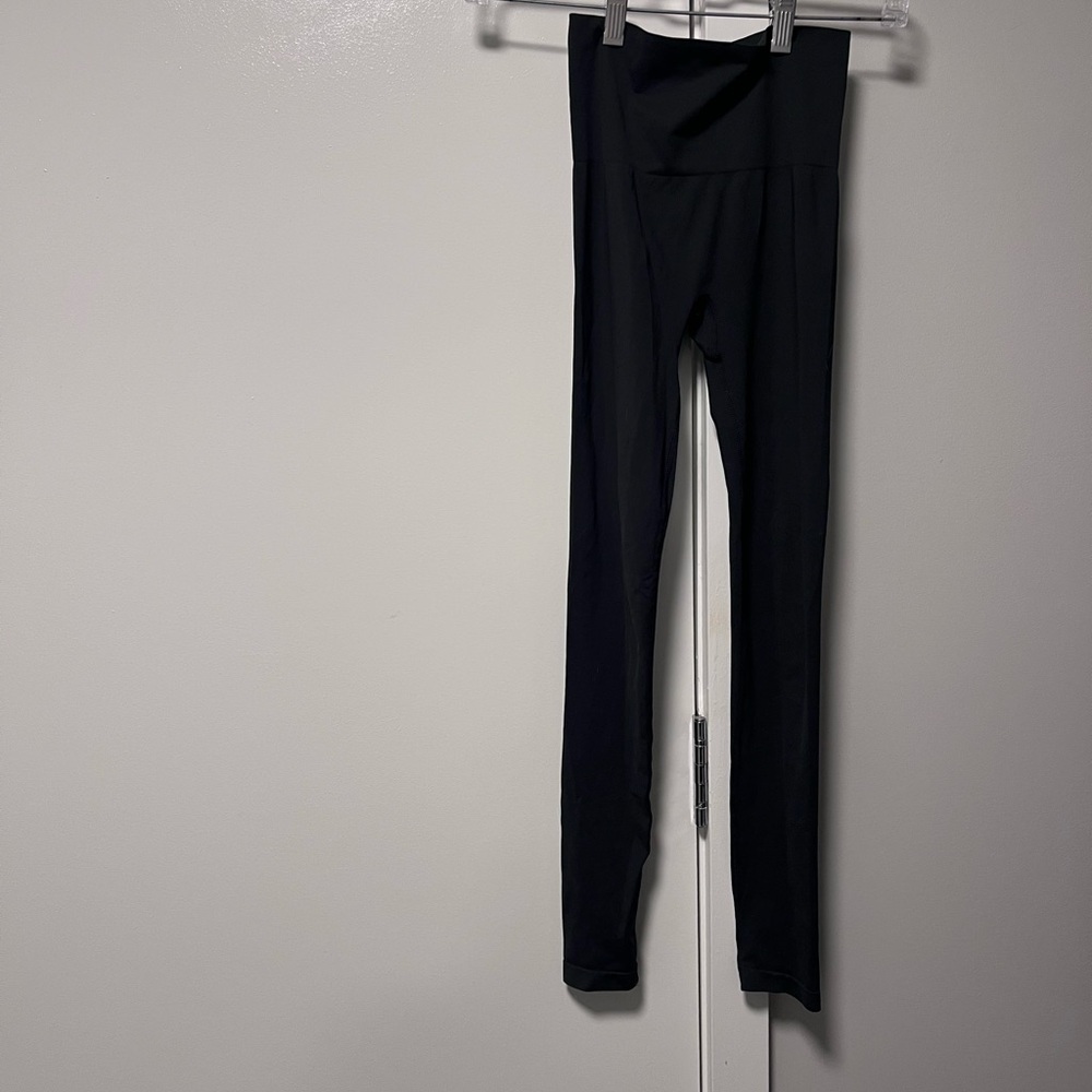 SKIMS- Onyx Soft Smoothing Leggings